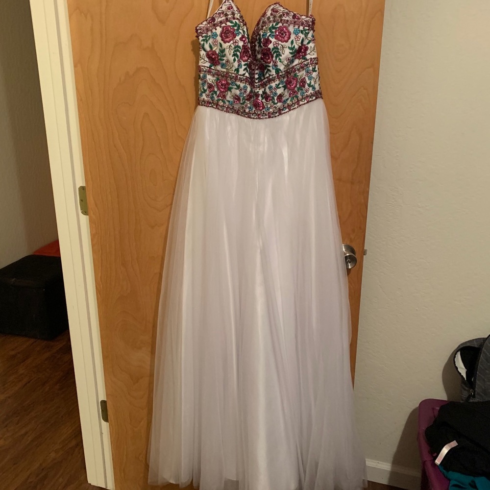 White Prom dress. - Picture 3 of 6